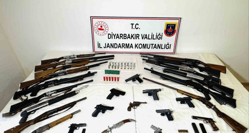 Jandarma ekiplerinden silah ve kaçakçılık operasyonu