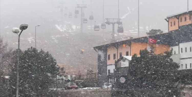 Erciyes'te kar yağışı etkili oldu