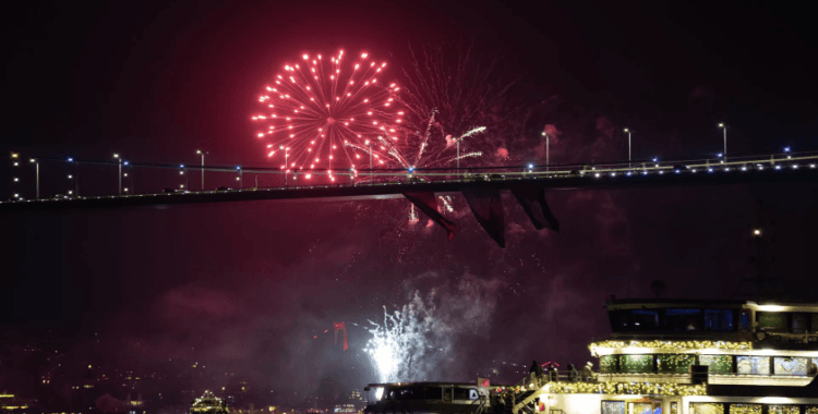 İstanbul yeni yıla kutlamalarla girdi