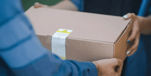 Zeytinburnu’nda siteye bırakılan kargo paketi patladı: 3 kişi yaralandı