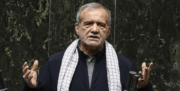 İran Cumhurbaşkanı: Protestocuların sesini duyuyor, sorunlarını çözmek için tüm çabamızı gösteriyoruz