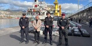 İspanyol polisi, Atlantik Okyanusu'ndaki ticari gemide yaklaşık 10 ton kokain ele geçirdi