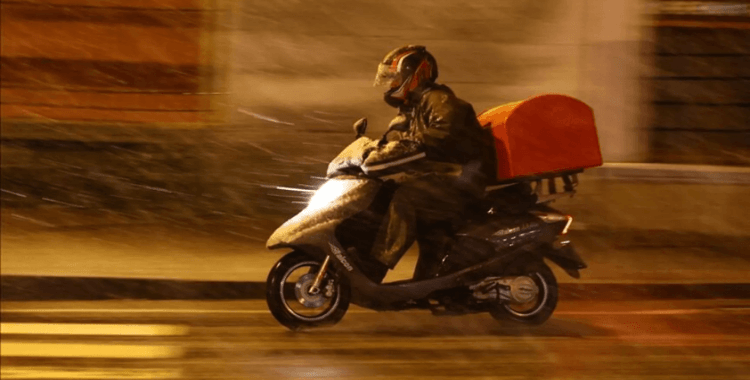 İstanbul'da kar alarmı, valilik duyurdu: Motokuryelerin trafiğe çıkışı yasaklandı