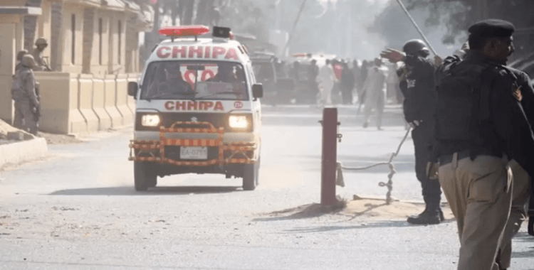 Pakistan'da militanlarla çıkan çatışmada ilk belirlemelere göre 10 asker hayatını kaybetti