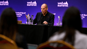 Eski Yunanistan Maliye Bakanı Varoufakis: Kapitalizm çoktan sona erdi ve bunun farkında bile değiliz