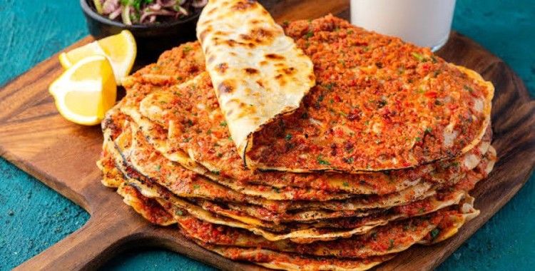 Şehir şehir gezerek yemek yiyen fenomenlere vergi: Hediye ve bedava yemeklerin vergisini ödeyecekler