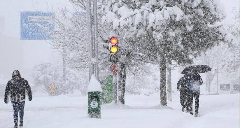 Edirne’de kar yağışı başladı: AKOM’dan İstanbul için karla karışık yağmur uyarısı