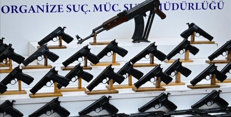 İstanbul'da suç örgütlerine yönelik operasyonlarda yakalanan 128 zanlı tutuklandı