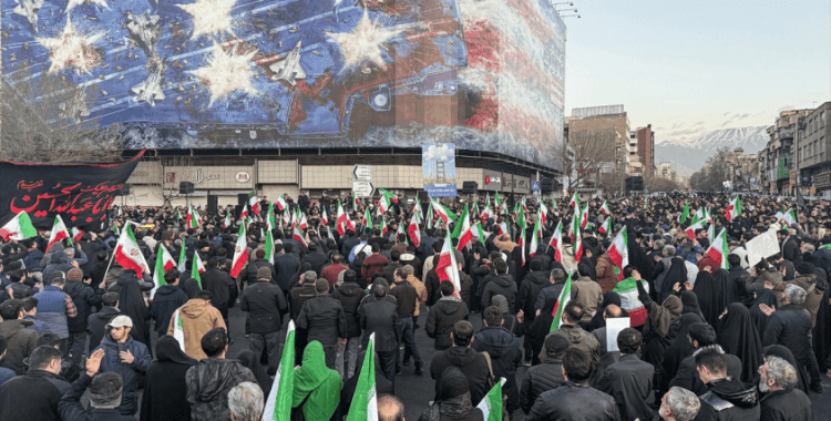 İran'da Hamaney'in ölümünün ardından gösteriler düzenlendi