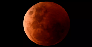 Beklenen gün geldi, dünyanın bir tarafı bu olayı izliyor: Kanlı Ay tutulması Türkiye'den görülecek mi?