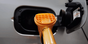 Benzine zam geldi: Akaryakıt fiyatları yükseldi