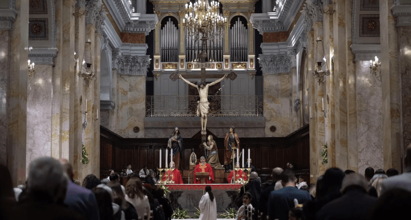 Gelen tepkiler sonrasında Netanyahu, Katolik patriğin Kıyamet Kilisesi'ne girişini engelleme kararından geri adım attı