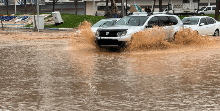 Meteoroloji'den peş peşe sağanak uyarıları: Ankara dahil 17 il için sarı kodlu uyarı verildi