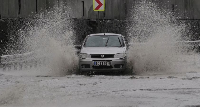 Meteoroloji'den 31 il için sarı kodlu yağış ve fırtına uyarısı: Ani su baskınlarına dikkat