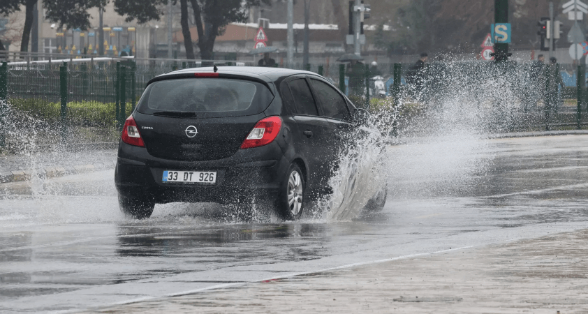 Ankara dahil iç ve doğu bölgelerde karla karışık yağış: 13 il için sarı kodlu sağanak ve kar yağışı uyarısı