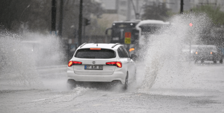 Meteoroloji kuvvetli sağanak için saat verdi: 7 il için sarı kodlu uyarı