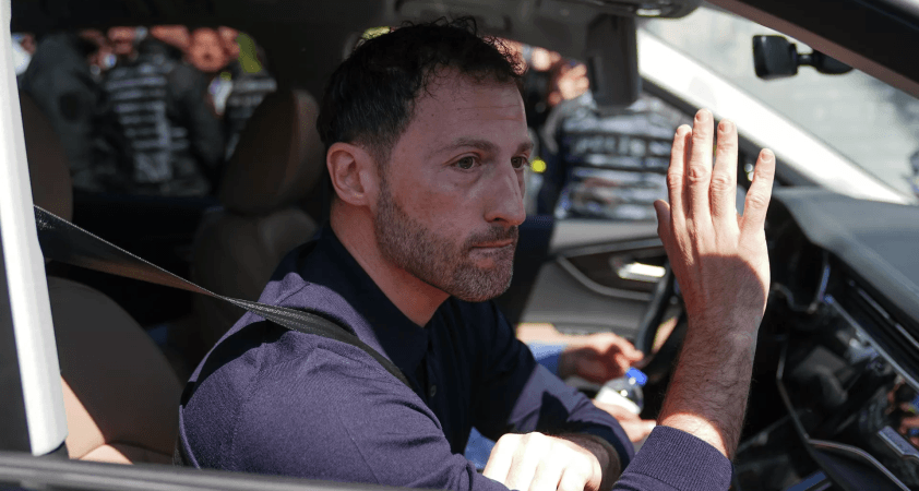 Domenico Tedesco futbolcularla vedalaştı