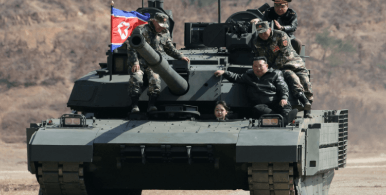 Kuzey Kore'nin ilk kadın lideri olabilir: Güney Kore'ye göre Kim Jong Un 13 yaşındaki kızını liderliğe hazırlıyor