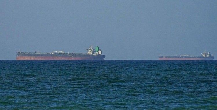 ABD'den "donanmaya ait gemi vuruldu" iddiasının ardından Hürmüz Boğazı açıklaması