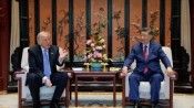 Trump, "Biz Tayvan'a çok uzağız, Çin ise çok güçlü"