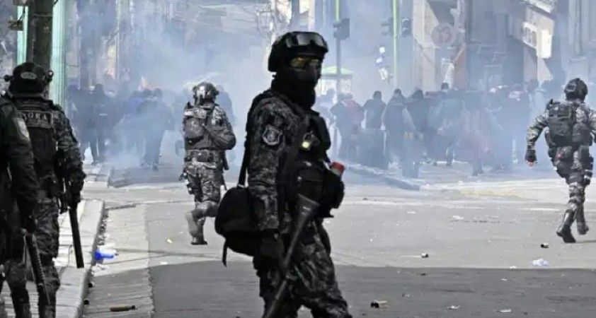 Protestolar sonucu Bolivya Devlet Başkanının maaşı yarıya indiriliyor