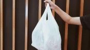 İran savaşı Japonya'da plastik poşet krizi başlattı