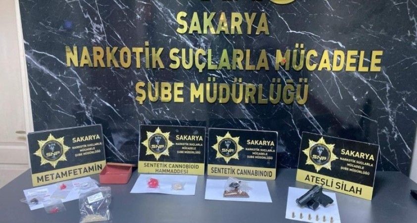 Uyuşturucuyu klozete döktü, sifon çalışmayınca yakalandı
