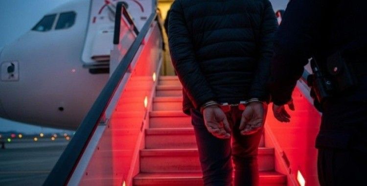 29'u kırmızı bültenle aranan 54 suçlu Türkiye'ye getirildi