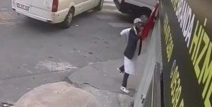 Türk bayrağını yere atan şüpheli yakalandı