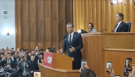 Özgür Özel'den veda konuşması: 'Vakti gelmiş bir vedanın hüznünü taşıyarak çıktım'