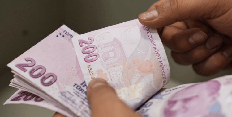 Emekli zammı Resmi Gazete'de yayımlandı: 3 bin 552 TL fark ödemesi için gözler SGK'da