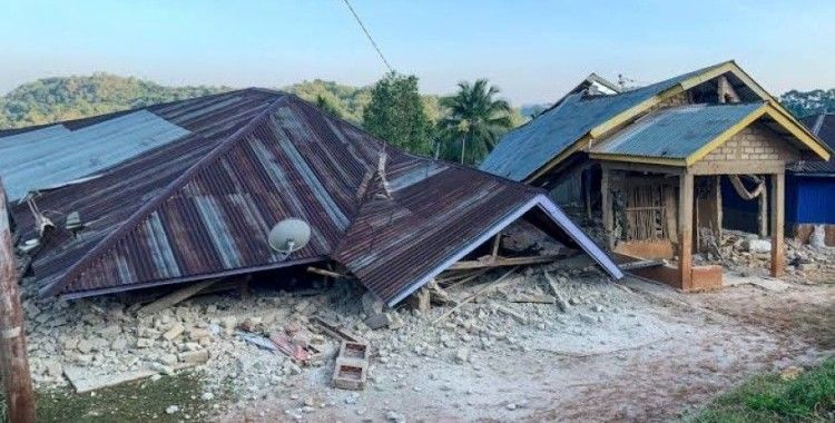 Endonezya'da yeni deprem: Kuzey Sumatra 6.4 ile sarsıldı