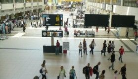 Antalya Havalimanı’nda silahlı saldırı: Bir kadın hayatını kaybetti