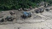 Nepal'de sel sonrası yeni tehlike: Göl taşmaya başladı, kurtarma çalışmaları askıya alındı