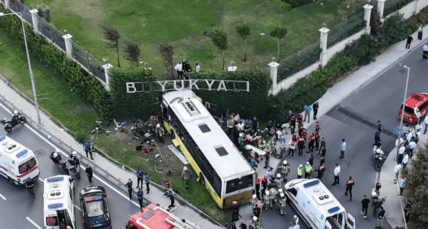 Zeytinburnu’nda 2 kişinin öldüğü İETT kazasında otomobil sürücüsüne gözaltı