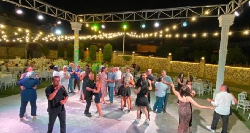 Nikâha bir gün kala ayrıldı, düğünü gelinsiz yaptı