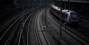 Fransa'da tren raydan çıktı: Onlarca kişi yaralandı