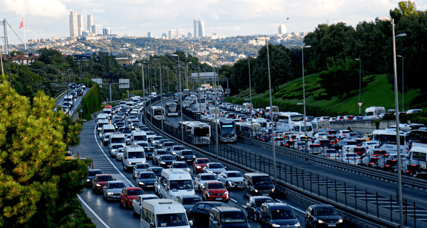 İstanbul'da trafik çilesi: Yoğunluk yüzde 83'e ulaştı