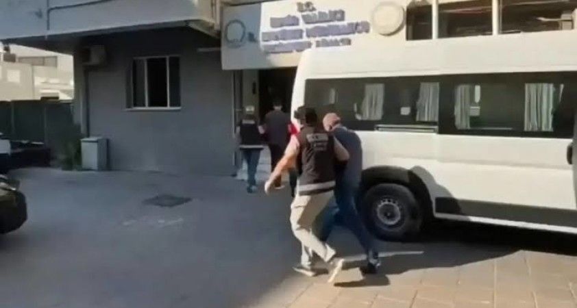 İzmir'de galericilik adı altında tefecilik yapmışlar. Çok sayıda mağdur var
