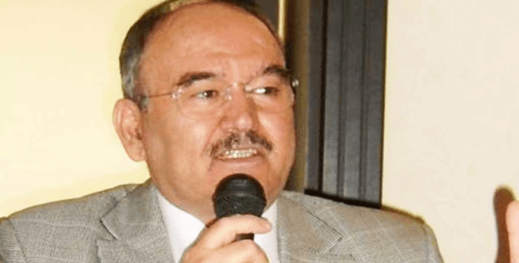 Eski İzmir Büyükşehir Belediye Başkanı Burhan Özfatura hayatını kaybetti