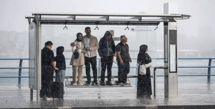 İstanbul’da sağanak ve fırtına etkili olacak: AKOM saat vererek uyardı