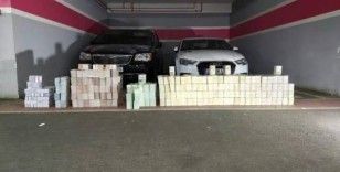 İki otomobilden yaklaşık 934 milyon liralık döviz çıktı