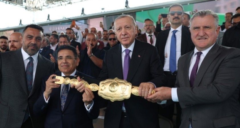 Cumhurbaşkanı Erdoğan, 'Yağlı Güreş Cumhurbaşkanlığı Kupası' final müsabakasını izledi