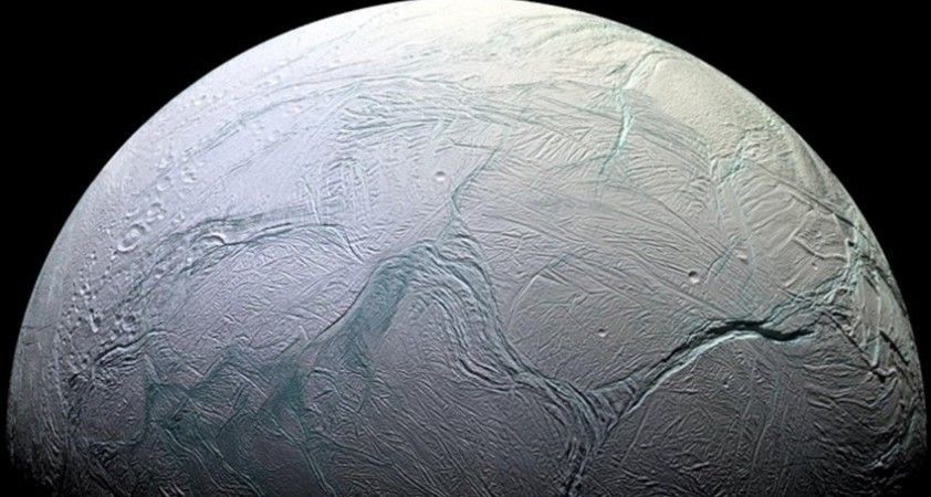 Enceladus'ta yaşam ihtimalini güçlendiren iki yeni araştırma