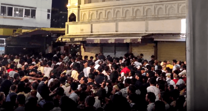 Hindistan'da Müslümanlar Şahi Camii'nin yıkılmasına tepkili