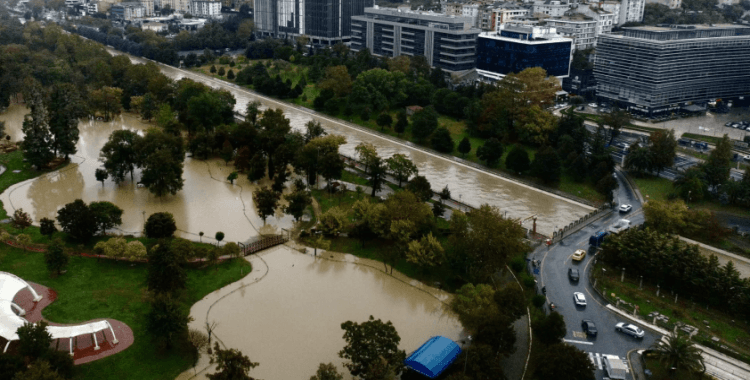 İstanbul Valisi Davut Gül: Dere yatağındaki yerler yıkılacak, pazartesi okullar açılacak