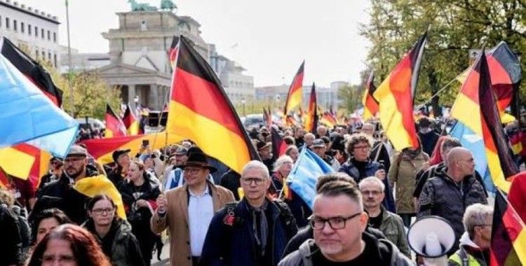 Berlin’deki protesto eyleminde Merz’in istifası istendi